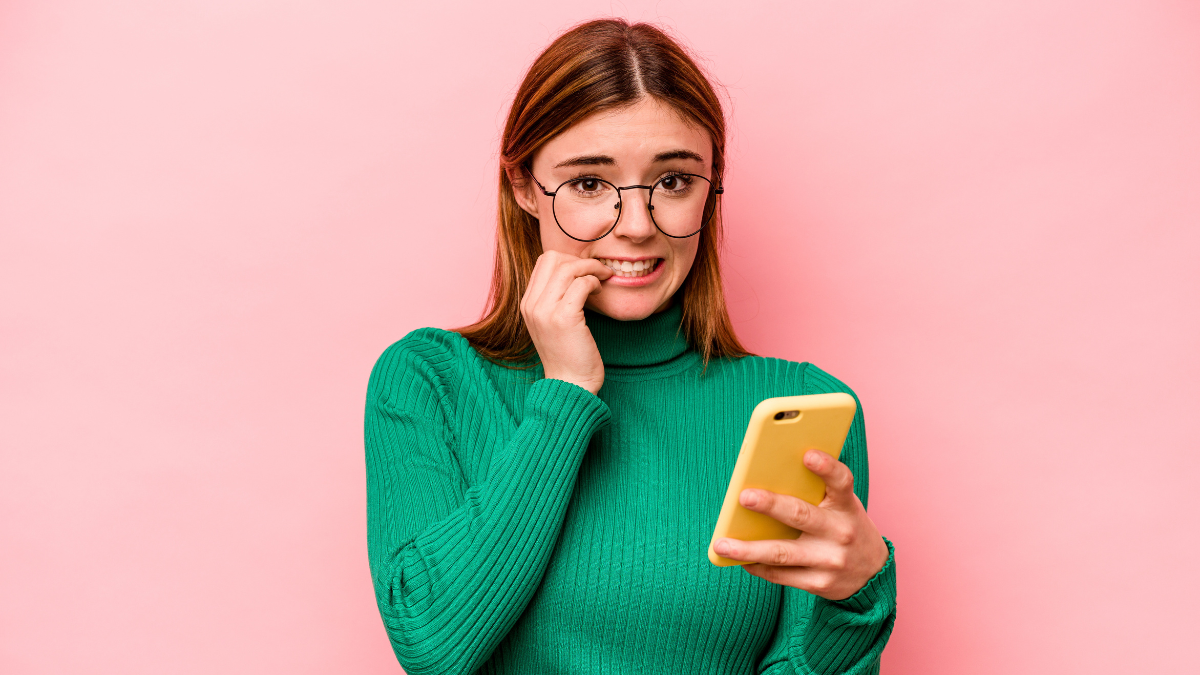 A young lady suffering with phone anxiety.